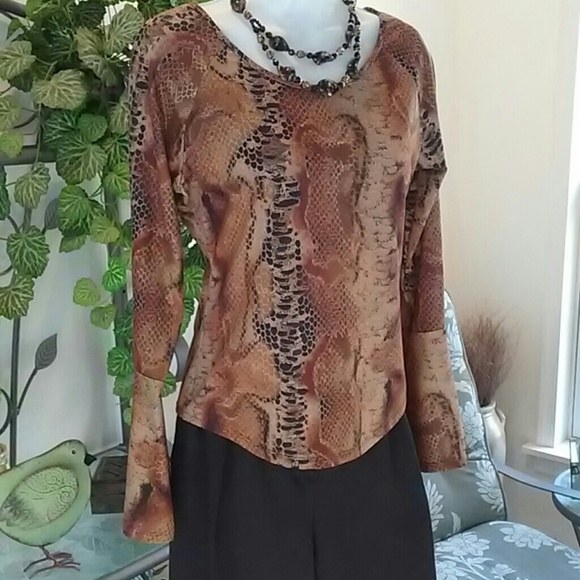 Fun Snake Print Top - Picture 4 of 4